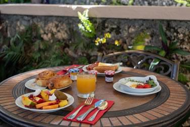 Dgustez un petit-djeuner tropical  la myriade de saveurs exotiques