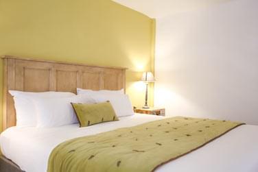 Au sein de la suite suprieure, verts pastels et blancs s'unissent afin de crer une ambiance apaisante