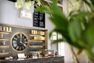 Profitez de votre sjour pour dcouvrir le concept des htels LUX* ... Une redcouverte des les ! Ici, le caf LUX*