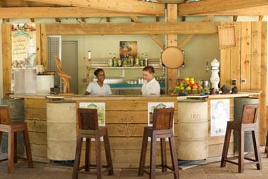 L'htel Le Rcif, Ile de la Runion vous propose un restaurant et un bar pour vous restaurer et vous rafrachir tout au long de la journe