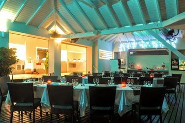 La salle du restaurant Les Voiles  l'atmosphre tamise en soire