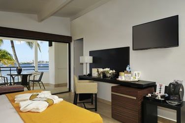 La chambre vue Lagon parfaitement quipe et dote d'une terrasse avec vue sur le lagon