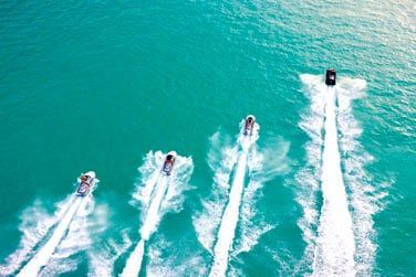 Une petite ballade en scooters des mer ?