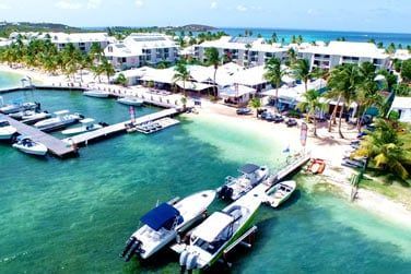 Vous serez tout prs de la trpidante vie nocturne de Maho et des plus belles plages de l'le