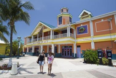 La ville est la capitale historique, culturelle et touristique des Bahamas