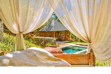 avec des hbergements disposants d'une piscine extrieure et d'un coin dtente