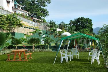 Les espaces extrieurs de La Fontaine Holiday Apartments