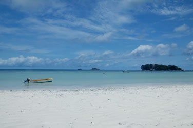 La plage est longue et le bain trs agrable en famille