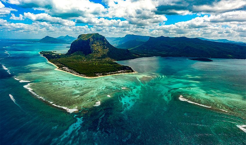 vue aérienne sur Le Morne à l'île Maurice