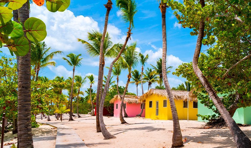 maisons colorées à Catalina Island en République dominicaine