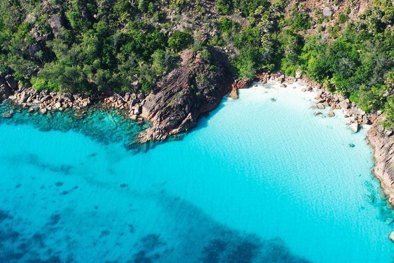 plage paradisiaque sable blanc seychelles lagon turquoise