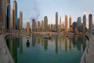 Une croisière en hors-bord dans la marina de Dubaï Croisière dans la de Dubai