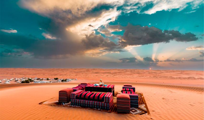 repas dans le désert au Desert Night Camp à Oman