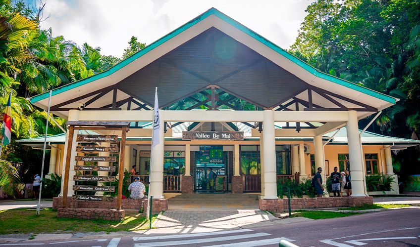 entrée de la Vallée de Mai aux Seychelles