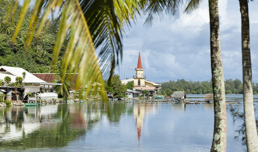 Paysage avec une �glise � Huahine