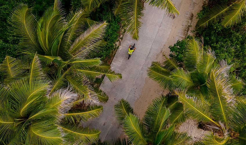 balade en vélo sur l'île de La Digue aux Seychelles