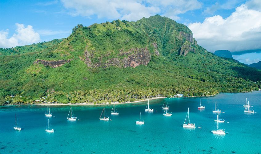 lagon avec montagne en fond à Moorea