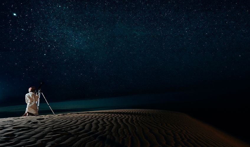 observation des étoiles dans le désert d'Oman