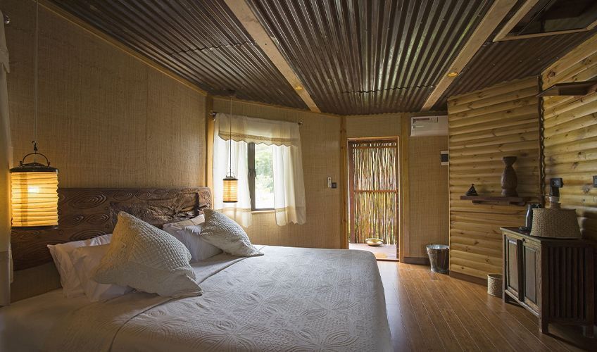 intérieur d'une chambre au lodge Origin Eco Chalets à Rodrigues