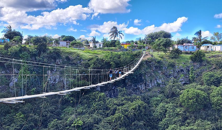 vue sur le pont suspendu de Rodrigues