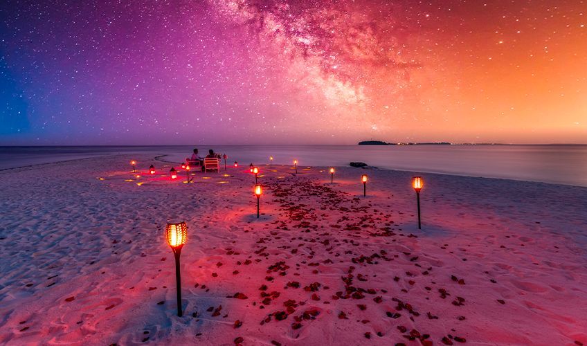 diner priv sur la plage aux Maldives