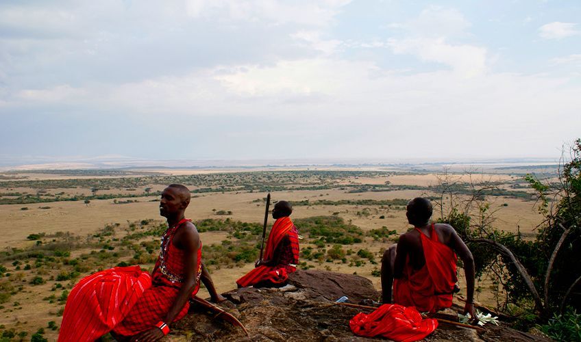 guerriers Masai dans la réserve Masai Mara au Kenya