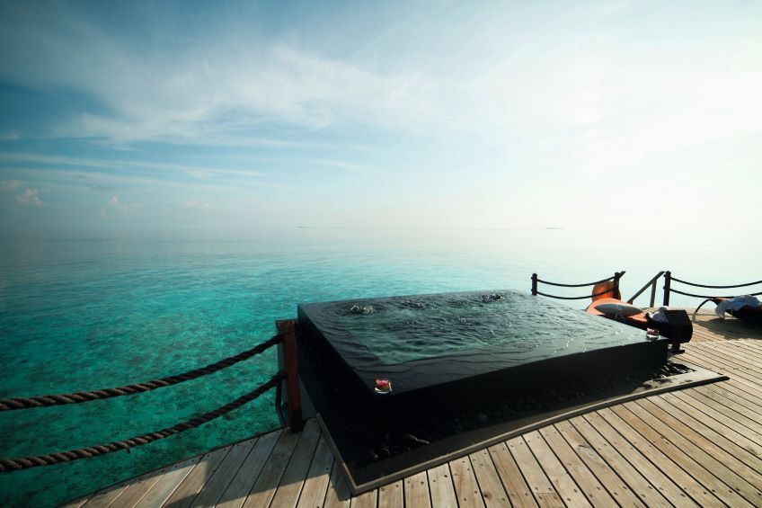 piscine pilotis spa constance halaveli maldives