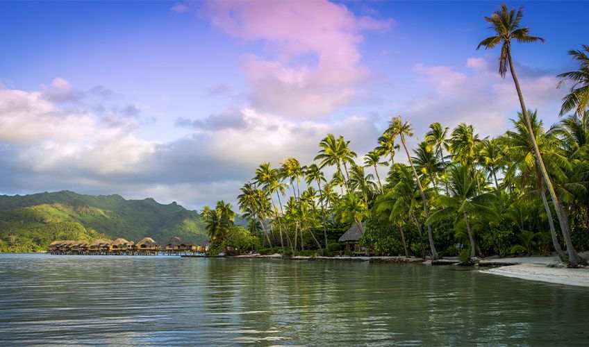 coucher de soleil sur la plage  Tahaa en Polynsie