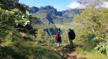 Randonne dans les cirques  la Runion par Fanny, Charge de la Production chez Tropicalement Vtre