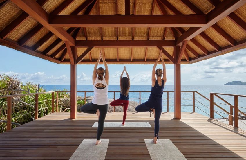 yoga au six senses zil pasyon aux seychelles