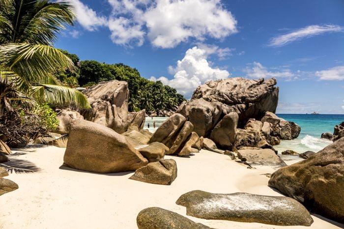 Excursion  la Digue en bateau et vlo