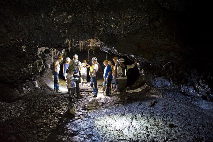 Dcouverte du tunnel de lave avec guide