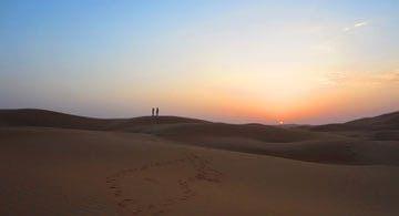 Abu Dhabi : coucher de soleil sur les dunes du d�sert de Liwa